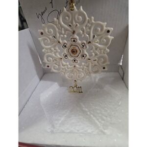 Lenox 2011 Annual Snowflake Ornament Porcelain Gold Accents Gemstones W/Box